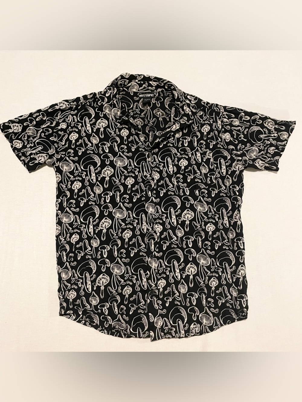 Hot Topic Mushroom Print Short Sleeve Button Up Rayon Shirt Black White S Flaws